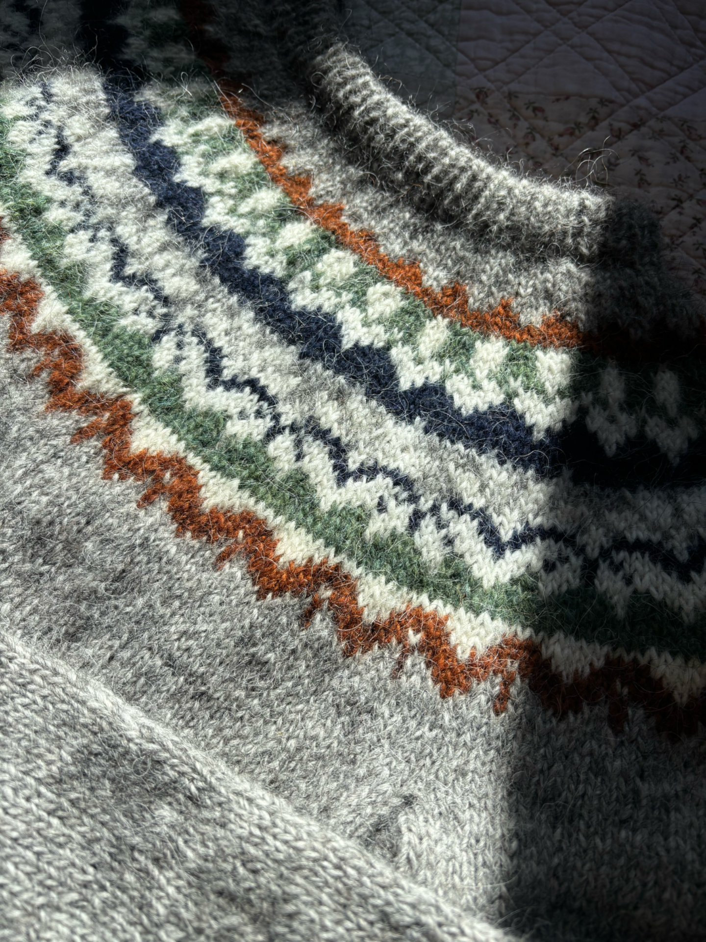 Knitted with Lettlópi
